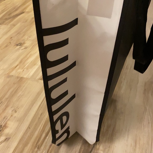 ❤️ Lululemon Large New Black and White Bag NWOT - Picture 6 of 6